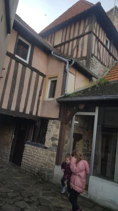 Ferienwohnung Appt De Charme En Plein Coeur Historique Dives-sur-Mer Exterior foto